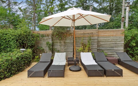 Randulf - 250M from the Sea: Hout, Dak, Architectuur, Huis, Huis, Verblijf, Siding, Hardwood, Helling, Landgoed