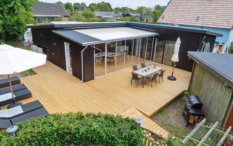 Randulf - 250M from the Sea: Hout, Dak, Architectuur, Huis, Huis, Verblijf, Siding, Hardwood, Helling, Landgoed