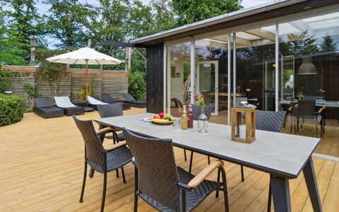 Randulf - 250M from the Sea: Hout, Dak, Architectuur, Huis, Huis, Verblijf, Siding, Hardwood, Helling, Landgoed