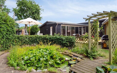 Randulf - 250M from the Sea: Hout, Dak, Architectuur, Huis, Huis, Verblijf, Siding, Hardwood, Helling, Landgoed