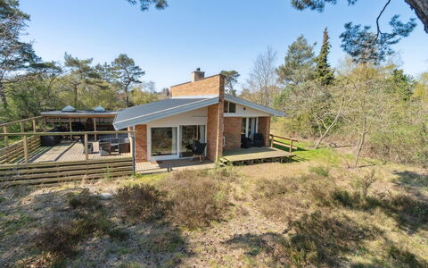 Frederikka - 75M from the Sea: Meubilair, Interieur Ontwerp, Flooring, Hout, Verdieping, Plafond, Houten Vloer, Stoel, Tafel, Verlichting