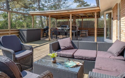 Frederikka - 75M from the Sea: Meubilair, Interieur Ontwerp, Flooring, Hout, Verdieping, Plafond, Houten Vloer, Stoel, Tafel, Verlichting
