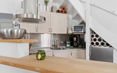 Dagne - 400M from the Sea: Interieur Ontwerp, Flooring, Hout, Keuken, Meubilair, Verdieping, Plafond, Verlichting, Toestel Van De Keuken, Countertop