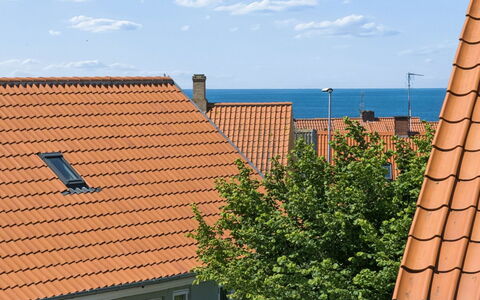 Dagne - 400M from the Sea: Blauw, Dak, Huis, Helling, Siding, Schoorsteen, Daylighting