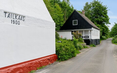 Scarlet - 5M from the Sea: Architectuur, Dak, Huis, Samengesteld Materiaal, Daylighting, Siding, Oprit