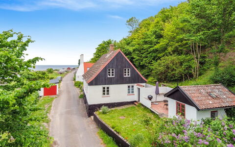 Scarlet - 5M from the Sea: Architectuur, Dak, Huis, Samengesteld Materiaal, Daylighting, Siding, Oprit