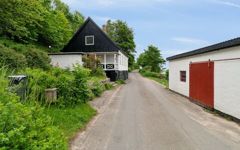 Scarlet - 5M from the Sea: Architectuur, Dak, Huis, Samengesteld Materiaal, Daylighting, Siding, Oprit
