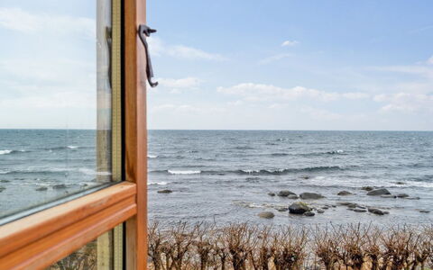 Scarlet - 5M from the Sea: Architectuur, Dak, Huis, Samengesteld Materiaal, Daylighting, Siding, Oprit