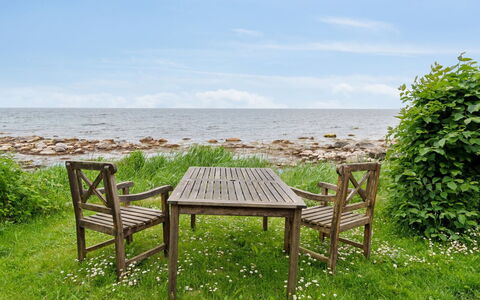 Scarlet - 5M from the Sea: Architectuur, Dak, Huis, Samengesteld Materiaal, Daylighting, Siding, Oprit