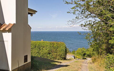 Yasha - 200M from the Sea: Hout, Dak, Architectuur, Huis, Huis, Verblijf, Siding, Hardwood, Helling, Landgoed