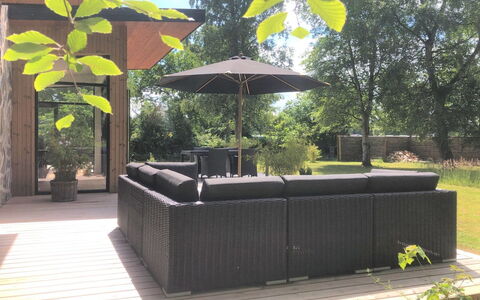 Sune - 175M from the Sea: Meubilair, Interieur Ontwerp, Flooring, Hout, Verdieping, Plafond, Houten Vloer, Stoel, Tafel, Verlichting
