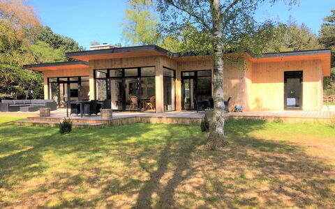Sune - 175M from the Sea: Meubilair, Interieur Ontwerp, Flooring, Hout, Verdieping, Plafond, Houten Vloer, Stoel, Tafel, Verlichting