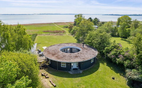 Vemund - 100M to the Fjord: Dak, Huis, Land Lot, Huis, Verblijf, Landgoed, Garden Gebouwen, Schaduw, Blokhut, Landscaping