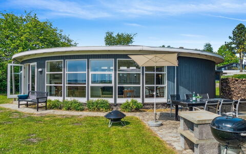 Vemund - 100M to the Fjord: Dak, Huis, Land Lot, Huis, Verblijf, Landgoed, Garden Gebouwen, Schaduw, Blokhut, Landscaping