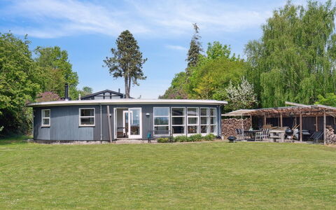 Vemund - 100M to the Fjord: Dak, Huis, Land Lot, Huis, Verblijf, Landgoed, Garden Gebouwen, Schaduw, Blokhut, Landscaping