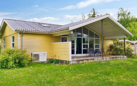 Barth - 950M from the Sea: Dak, Huis, Deur, Verblijf, Schaduw, Siding, Werf, Landgoed, Backyard
