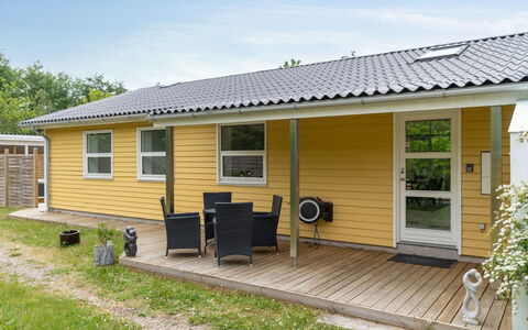 Barth - 950M from the Sea: Dak, Huis, Deur, Verblijf, Schaduw, Siding, Werf, Landgoed, Backyard