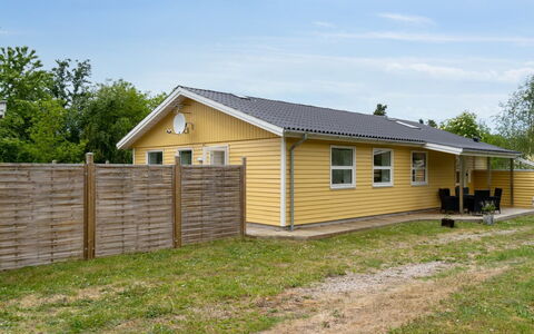 Barth - 950M from the Sea: Dak, Huis, Deur, Verblijf, Schaduw, Siding, Werf, Landgoed, Backyard