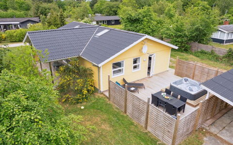 Barth - 950M from the Sea: Dak, Huis, Deur, Verblijf, Schaduw, Siding, Werf, Landgoed, Backyard