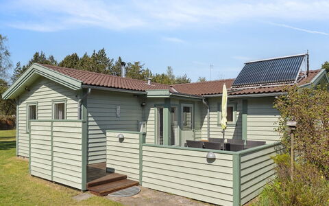 Fenja - 1.2Km from the Sea: Hout, Dak, Architectuur, Huis, Huis, Verblijf, Siding, Hardwood, Helling, Landgoed