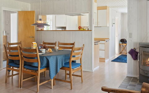 Fenja - 1.2Km from the Sea: Hout, Dak, Architectuur, Huis, Huis, Verblijf, Siding, Hardwood, Helling, Landgoed