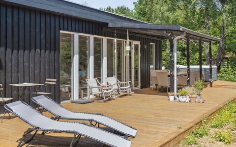 Thorlak - 860M from the Sea: Dak, Huis, Land Lot, Huis, Verblijf, Landgoed, Garden Gebouwen, Schaduw, Blokhut, Landscaping