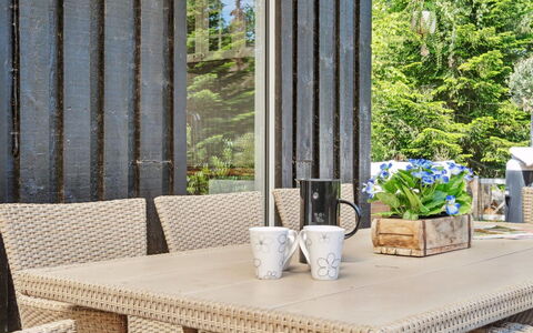 Thorlak - 860M from the Sea: Dak, Huis, Land Lot, Huis, Verblijf, Landgoed, Garden Gebouwen, Schaduw, Blokhut, Landscaping