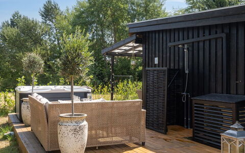 Thorlak - 860M from the Sea: Dak, Huis, Land Lot, Huis, Verblijf, Landgoed, Garden Gebouwen, Schaduw, Blokhut, Landscaping