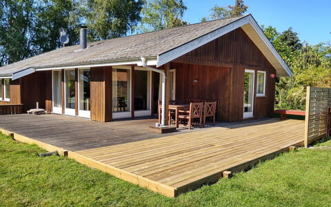 Aase - 950M from the Sea: Meubilair, Interieur Ontwerp, Flooring, Hout, Verdieping, Plafond, Houten Vloer, Stoel, Tafel, Verlichting