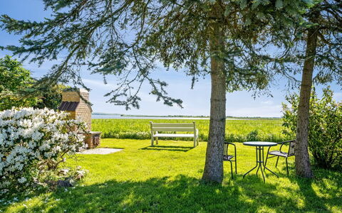 Maleen - 150M to the Fjord: Dak, Huis, Land Lot, Huis, Verblijf, Landgoed, Garden Gebouwen, Schaduw, Blokhut, Landscaping