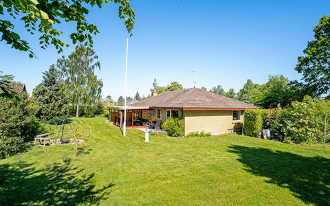 Maleen - 150M to the Fjord: Dak, Huis, Land Lot, Huis, Verblijf, Landgoed, Garden Gebouwen, Schaduw, Blokhut, Landscaping