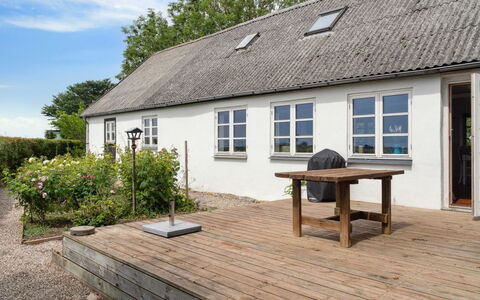 Finja - 6Km from the Sea: Dak, Huis, Huis, Verblijf, Siding, Landgoed, Oprit, Garden Gebouwen, Werf, Schuur