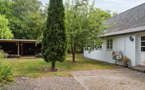 Finja - 6Km from the Sea: Dak, Huis, Huis, Verblijf, Siding, Landgoed, Oprit, Garden Gebouwen, Werf, Schuur