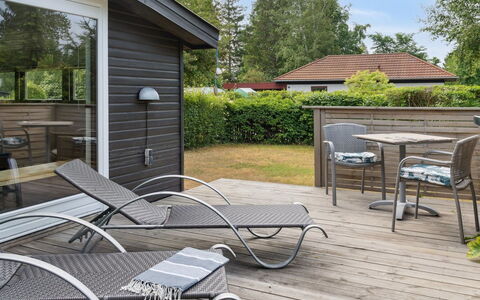 Holmwith - 200M from the Sea: Dak, Huis, Land Lot, Huis, Verblijf, Landgoed, Garden Gebouwen, Schaduw, Blokhut, Landscaping