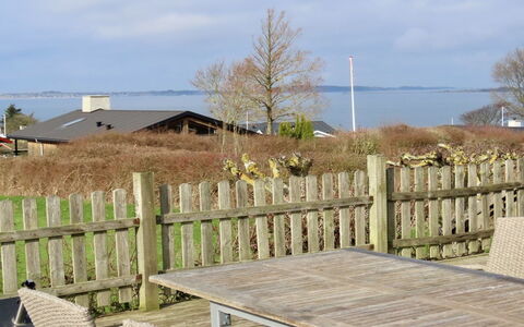 Ilkka - 220M from the Sea: Hek, Home Schermen, Kust, Piketomheining, Buitenmeubels, Schaduw, Veranda, Buitentafel, Plank