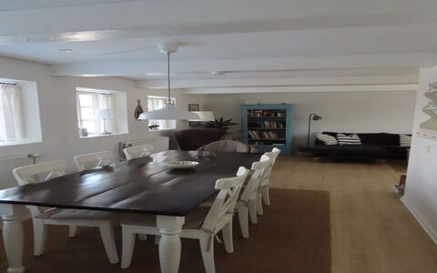Ilkka - 220M from the Sea: Meubilair, Interieur Ontwerp, Flooring, Hout, Verdieping, Tafel, Plafond, Stoel, Keuken En Eettafel, Eetkamer