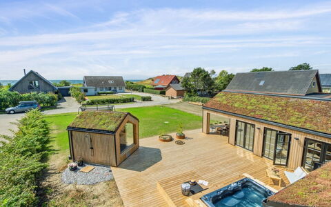 Ottmar - 150M from the Sea: Dak, Huis, Huis, Verblijf, Siding, Landgoed, Oprit, Garden Gebouwen, Werf, Schuur