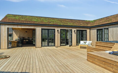 Ottmar - 150M from the Sea: Dak, Huis, Huis, Verblijf, Siding, Landgoed, Oprit, Garden Gebouwen, Werf, Schuur