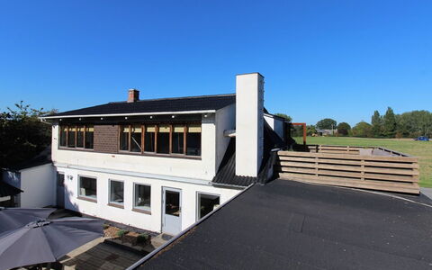 Dana - 525M from the Sea: Dak, Huis, Deur, Verblijf, Schaduw, Siding, Werf, Landgoed, Backyard