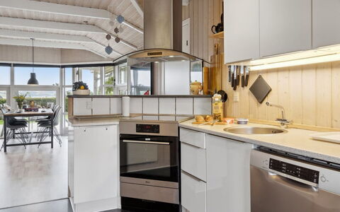 Hjalmsvider - 300M from the Sea: Keuken, Interieur Ontwerp, Countertop, Toestel Van De Keuken, Flooring, Hout, Plafond, Lichte Inrichting, Cabinetry, Meubilair
