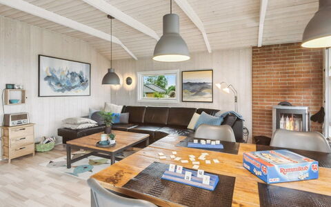 Hjalmsvider - 300M from the Sea: Meubilair, Interieur Ontwerp, Bankstel, Flooring, Hout, Plafond, Woonkamer, Kamer, Verdieping, Lichte Inrichting