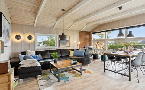 Hjalmsvider - 300M from the Sea: Interieur Ontwerp, Hout, Bankstel, Meubilair, Flooring, Plafond, Woonkamer, Houten Vloer, Verdieping