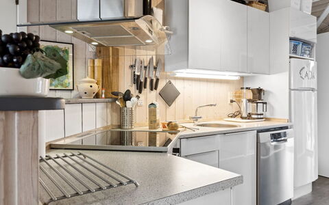 Hjalmsvider - 300M from the Sea: Keuken, Toestel Van De Keuken, Countertop, Major Appliance, Interieur Ontwerp, Meubilair, Huishoudapparatuur, Cabinetry, Flooring, Gootsteen