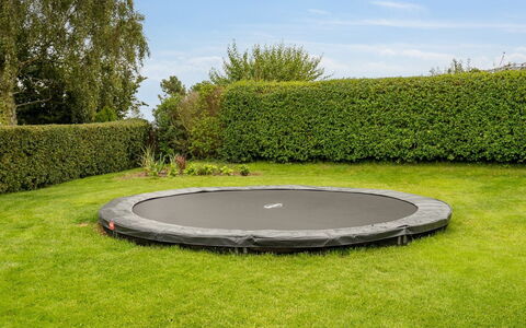 Hjalmsvider - 300M from the Sea: Trampolinespringen - Materialen En Benodigdheden, Trampoline, Vrije Tijd, Trampolinespringen, Tuin, Gazon, Schaduw, Werf, Park, Backyard