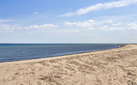 Ika - 450M from the Sea: Meubilair, Interieur Ontwerp, Flooring, Hout, Verdieping, Plafond, Houten Vloer, Stoel, Tafel, Verlichting