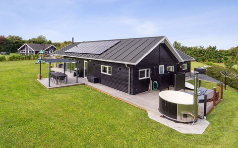 Amdi - 700M from the Sea: Architectuur, Dak, Huis, Samengesteld Materiaal, Daylighting, Siding, Oprit