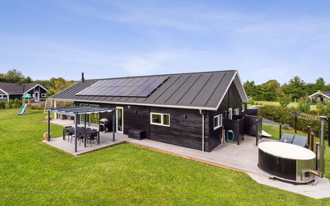 Amdi - 700M from the Sea: Architectuur, Dak, Huis, Samengesteld Materiaal, Daylighting, Siding, Oprit