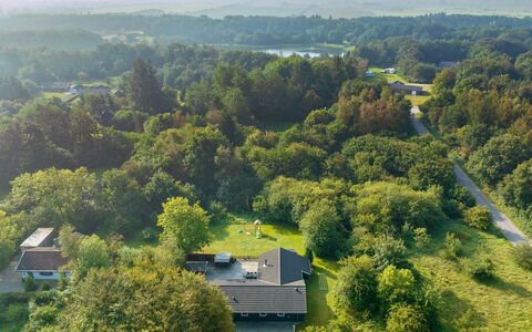 Elif - 30Km from the Sea: Thatching, Verblijf, Huis, Dak, Huis, Boerderij, Hut, Landgoed, Dorp