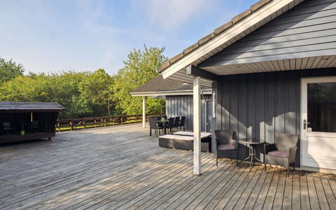 Elif - 30Km from the Sea: Thatching, Verblijf, Huis, Dak, Huis, Boerderij, Hut, Landgoed, Dorp