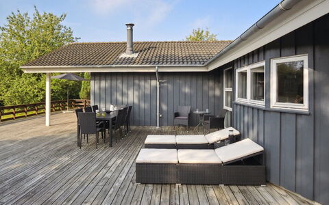 Elif - 30Km from the Sea: Thatching, Verblijf, Huis, Dak, Huis, Boerderij, Hut, Landgoed, Dorp
